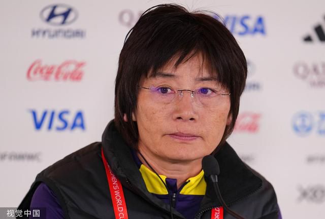变态往美女屁股里灌水不让尿