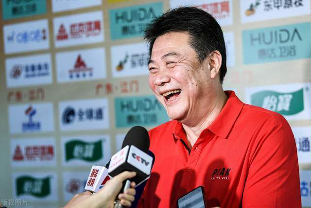 他把舌头伸入我的下身